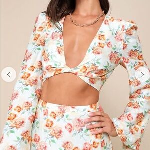 NWOT Floral V-Neck Crop Top Size Small
